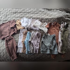 Bundle Of Mostly Organic Cotton 0-6 Mo Gender Neutral Baby Clothes